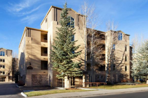 Skiing or Hiking enjoy the family in a resort 2BD condo with pass to Avon Recreation Ctr